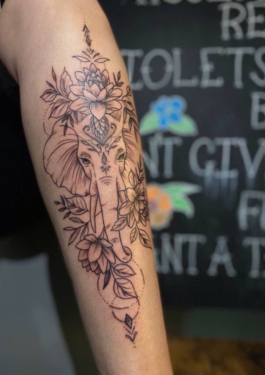 Color shoulder tattoo by Sa.li Tattoo
